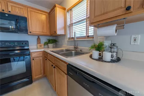 Kitchen - 668 Thornton Dr, Morrow, OH 45152 photo 2 of 2