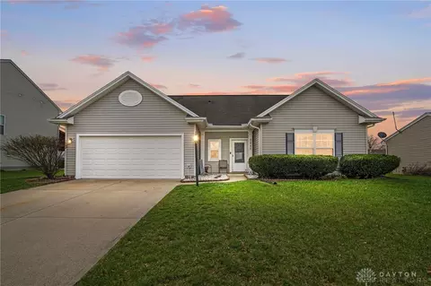 1846 Springwood Dr, Piqua, OH 45356