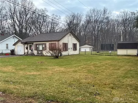 6052 Ivy Ln, West Alexandria, OH 45381