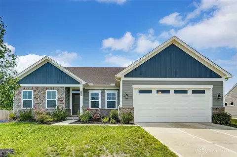 1213 Waterbury Dr, Franklin, OH 45005