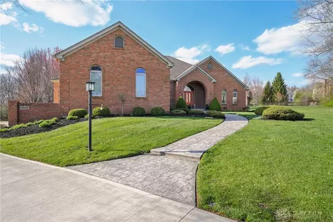 1922 Fountain View Dr, Dayton, OH 45414