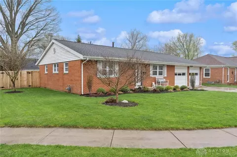 79 Roselawn Dr, Xenia, OH 45385