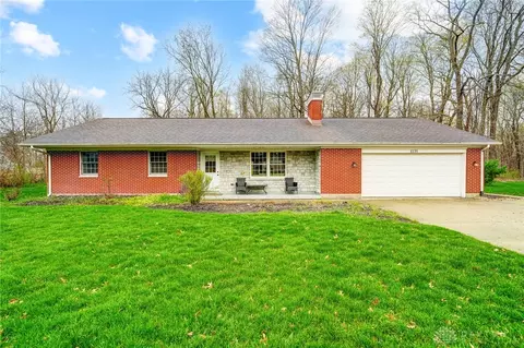 1135 Lomeda Ln, Dayton, OH 45434