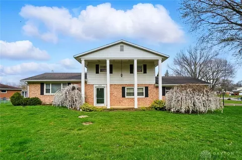 665 Suncrest Dr, Springfield, OH 45503