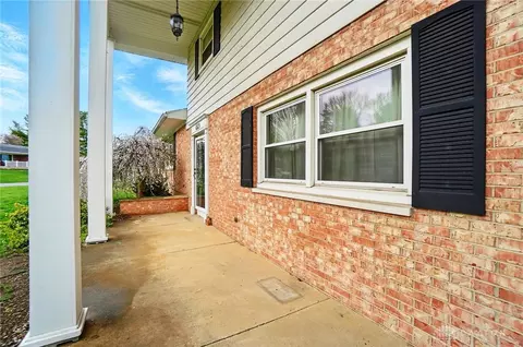665 Suncrest Dr, Springfield, OH 45503 photo 3