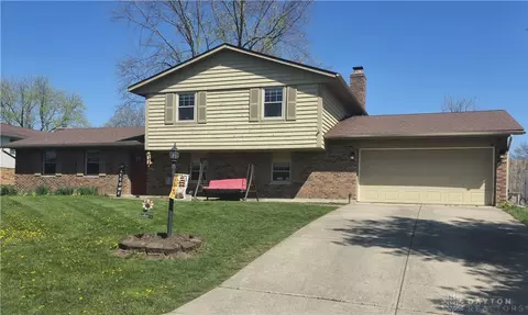 2725 Hutchins Ct, Dayton, OH 45414