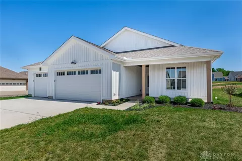 2223 Tandem Dr, Xenia, OH 45385