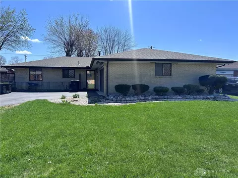 4562 College View Dr, Dayton, OH 45417