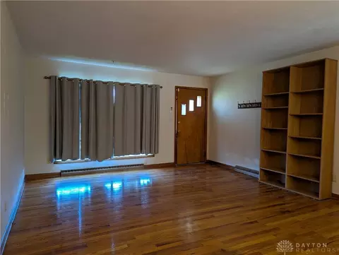 Living - 429 W Parkwood Ave, Springfield, OH 45506 photo 1 of 2