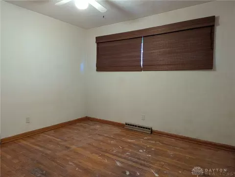 Bedroom - 429 W Parkwood Ave, Springfield, OH 45506 photo 2 of 3