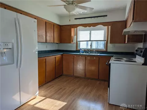 Kitchen - 429 W Parkwood Ave, Springfield, OH 45506 photo 1 of 2