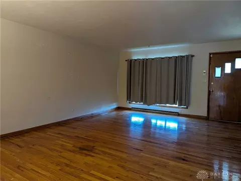 Living - 429 W Parkwood Ave, Springfield, OH 45506 photo 2 of 2