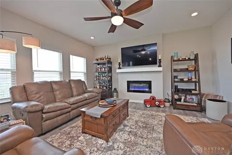 Living - 5341 Valley View Dr, Morrow, OH 45152 photo 2 of 5