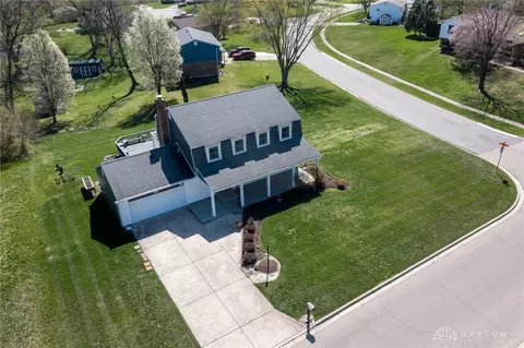 2205 Entrada Dr, Dayton, OH 45431