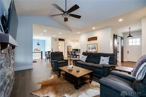 Living - 6800 Weidner Rd, Springboro, OH 45066 photo 2 of 2