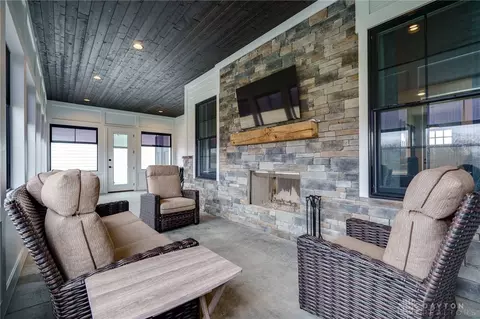 Exterior - 6800 Weidner Rd, Springboro, OH 45066 photo 8 of 27