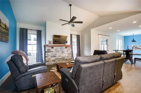 Living - 6800 Weidner Rd, Springboro, OH 45066 photo 1 of 2