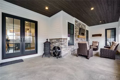 Exterior - 6800 Weidner Rd, Springboro, OH 45066 photo 6 of 27