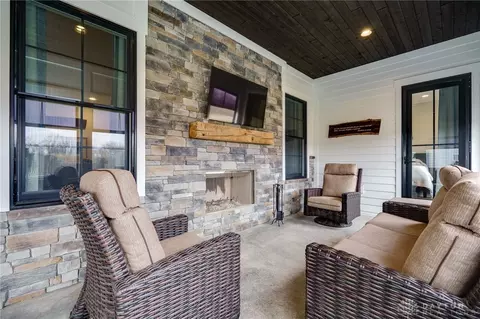 Exterior - 6800 Weidner Rd, Springboro, OH 45066 photo 7 of 27