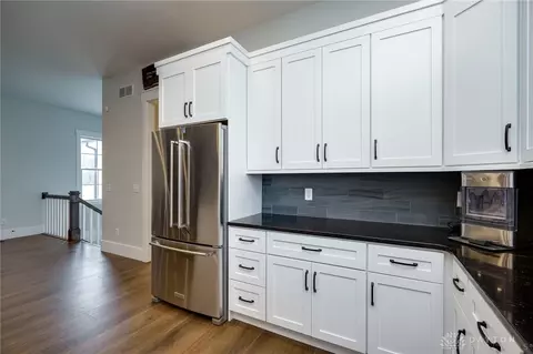 Kitchen - 6800 Weidner Rd, Springboro, OH 45066 photo 4 of 5