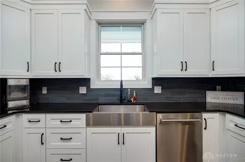 Kitchen - 6800 Weidner Rd, Springboro, OH 45066 photo 2 of 5