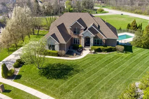 211 Stratford Ln, Xenia, OH 45385