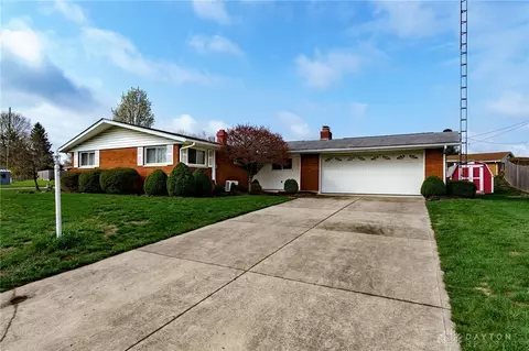 1668 Parkview Dr, Xenia, OH 45385