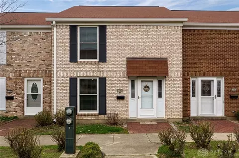 1105 Charleston Ct, Fairborn, OH 45324