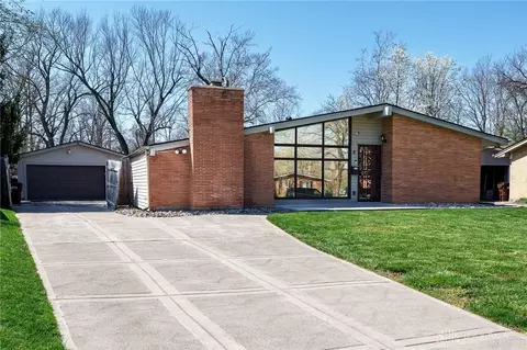 6 Mario Dr, Dayton, OH 45426