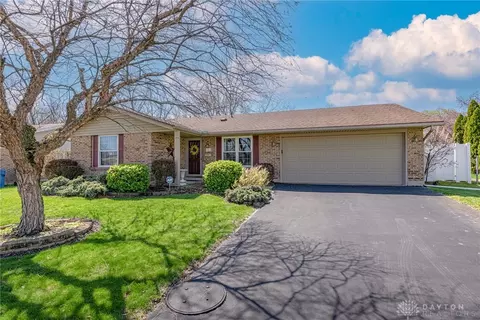 6869 Dial Dr, Dayton, OH 45424