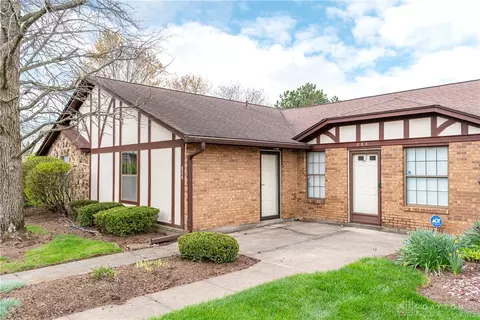 856 Pine Needles Dr, Washington Township, OH 45458