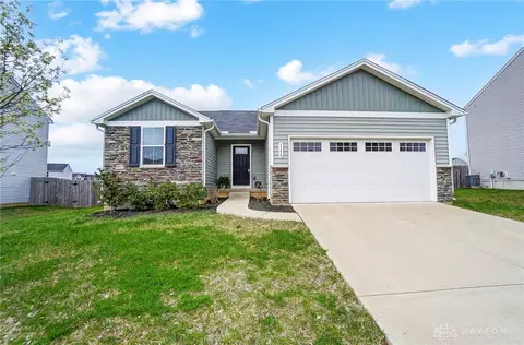 1150 Lisa Marie Dr, Xenia, OH 45385
