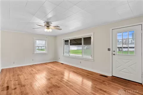 Living - 1120 Mccain Ave, Springfield, OH 45506 photo 2 of 4