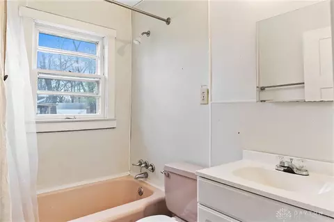 Bath - 1120 Mccain Ave, Springfield, OH 45506 photo 1 of 1