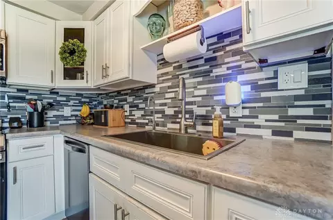 Kitchen - 1655 Titus Rd, Springfield, OH 45502 photo 4 of 6