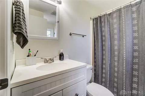 Bath - 1655 Titus Rd, Springfield, OH 45502 photo 1 of 2