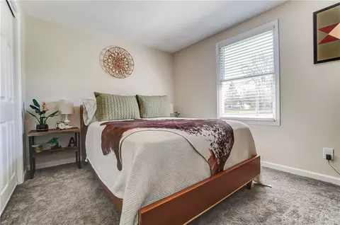 Bedroom - 1655 Titus Rd, Springfield, OH 45502 photo 5 of 8