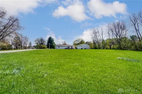 Exterior - 1655 Titus Rd, Springfield, OH 45502 photo 9 of 19