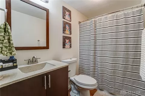 Bath - 1655 Titus Rd, Springfield, OH 45502 photo 2 of 2