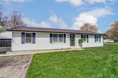 Exterior - 1655 Titus Rd, Springfield, OH 45502 photo 3 of 19