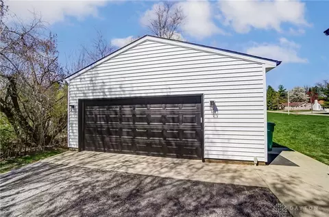 Exterior - 1655 Titus Rd, Springfield, OH 45502 photo 8 of 19
