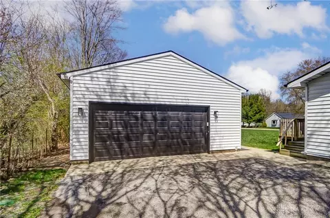 Exterior - 1655 Titus Rd, Springfield, OH 45502 photo 7 of 19