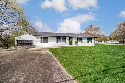 Exterior - 1655 Titus Rd, Springfield, OH 45502 photo 2 of 19