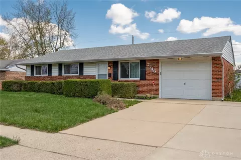 7746 Shalamar Dr, Huber Heights, OH 45424