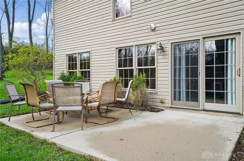 Exterior - 1305 Greenoak Ct, Springfield, OH 45503 photo 13 of 15