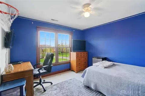 Bedroom - 1305 Greenoak Ct, Springfield, OH 45503 photo 4 of 12