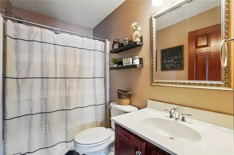 Bath - 1305 Greenoak Ct, Springfield, OH 45503 photo 9 of 9