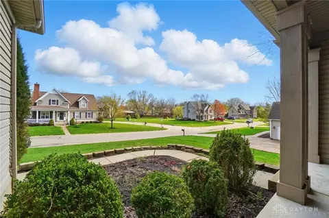 Exterior - 1305 Greenoak Ct, Springfield, OH 45503 photo 6 of 15