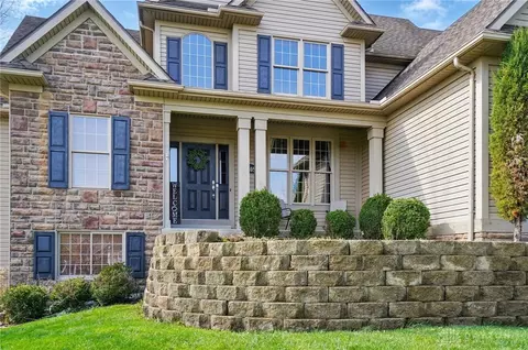 Exterior - 1305 Greenoak Ct, Springfield, OH 45503 photo 4 of 15
