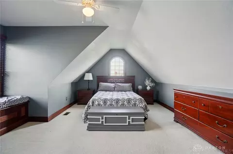 Bedroom - 1305 Greenoak Ct, Springfield, OH 45503 photo 6 of 12